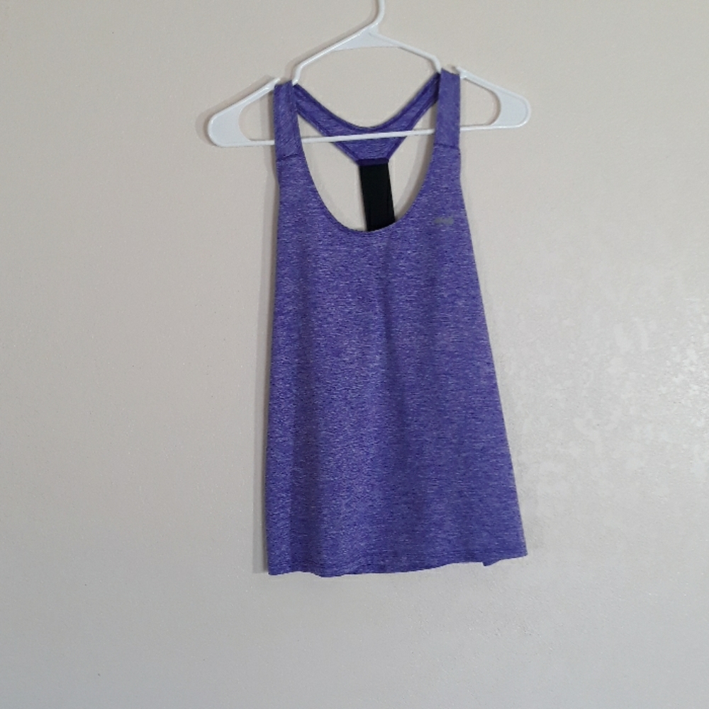 Women's athletic top